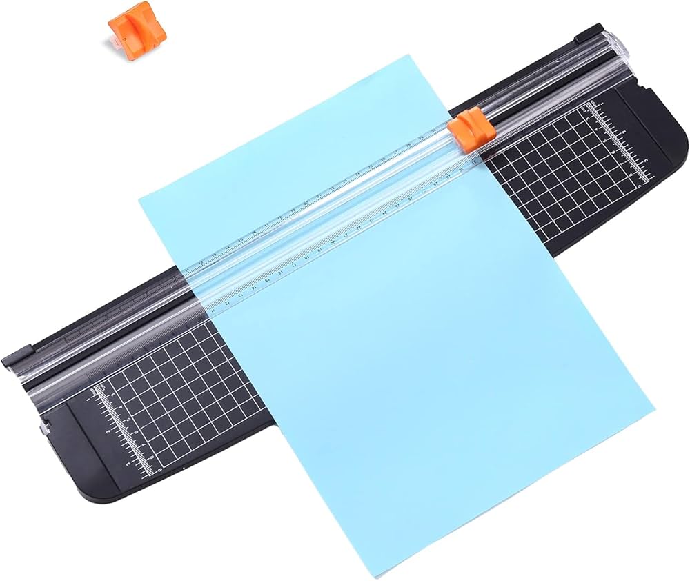 Craft paper cutter / paper trimmer