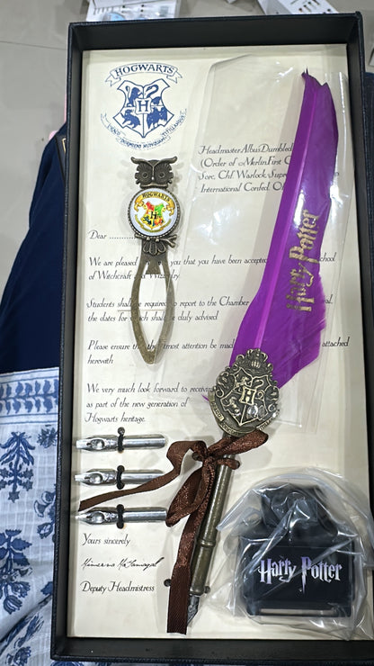 Harry Potter Feather Pen Set with bookmark